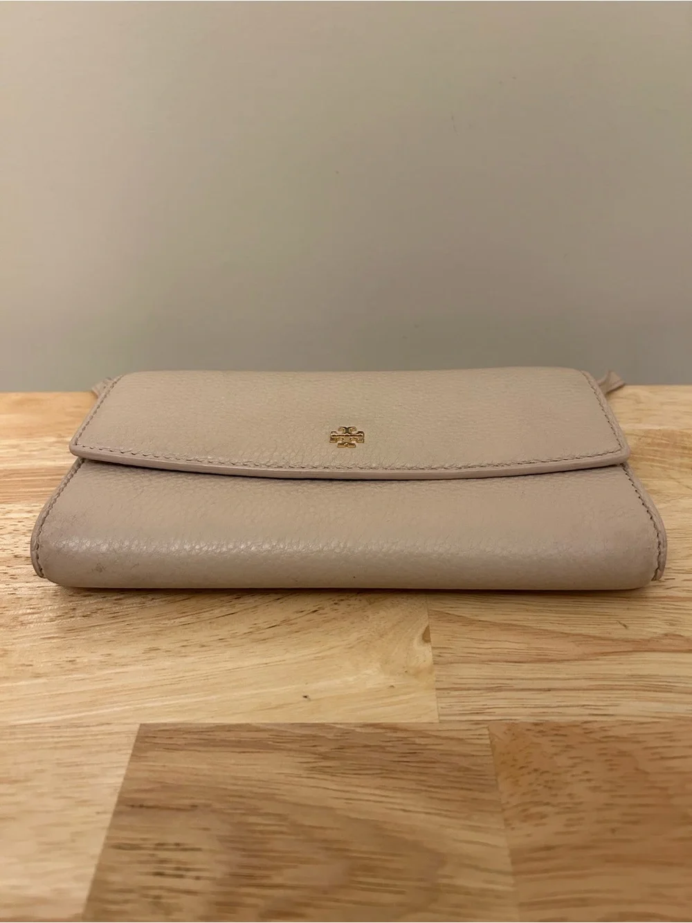 Tory Burch compact pebbled
